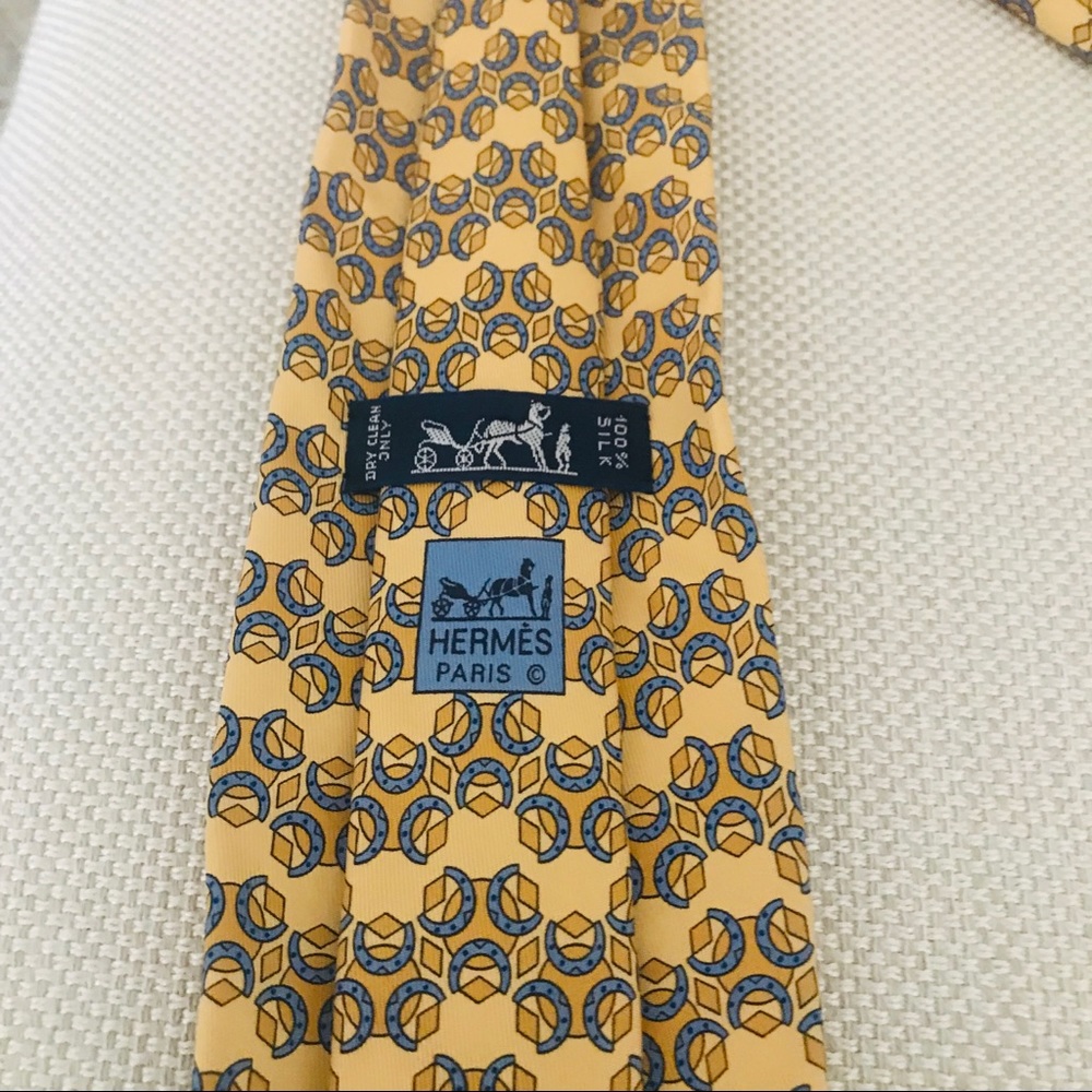 Hermès Silk Tie: Equestrian Horseshoes & Shapes
